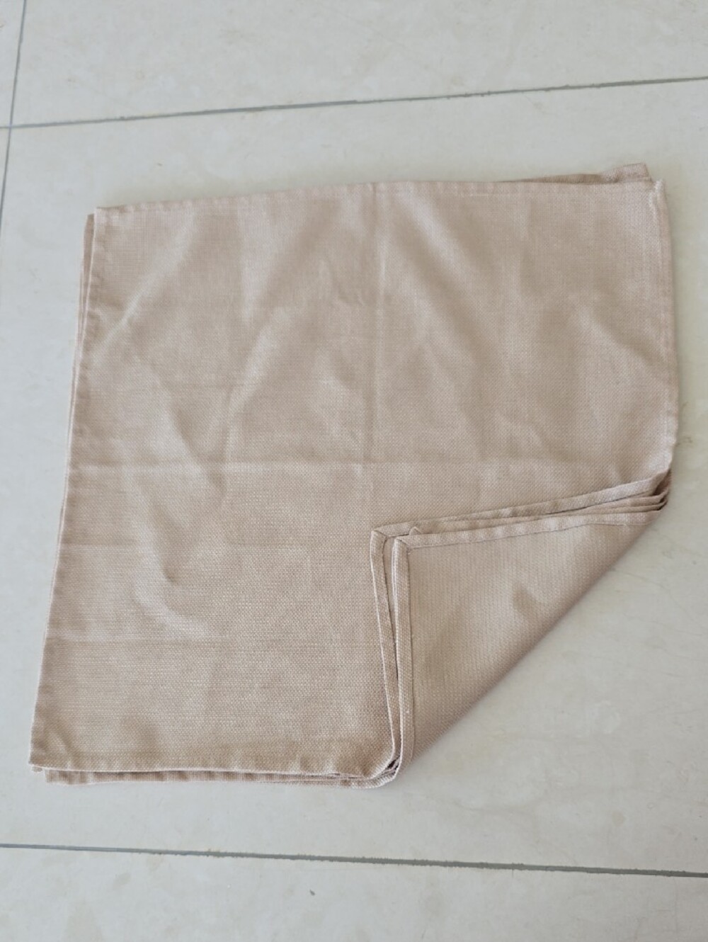 Set Of 4 Beige Cloth Dining Napkins